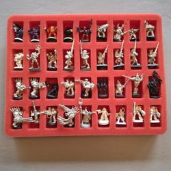 Assorted Warhammer 40K Metal/DieCast And Plastic Mineatures. 