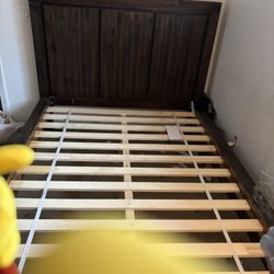 Full Classic Wooden Bed