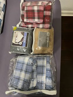 COMPLETE SHEET SETS/ FITS FILL OR DOUBLE BEDS/ WAS $75 EACH SET/ NOW $25 EACH SET