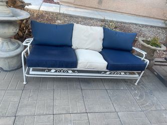 Bench swing metal very good condition free delivery