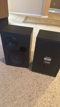 Bose interaudio book shelf speakers mint cond
