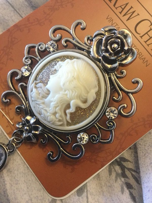 Vintage Cameo brooch 🛍🎉 Silver Jewelry