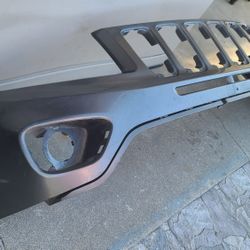 2011 - 2017 JEEP COMPASS CLASSIC FRONT BUMPER COVER UPPER GENUINE OEM USED.  Y1