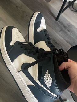 Jordan 1 mids 10.5