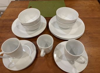 Dish 16 Piece Set Ceramic and Cutting Board 