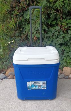 Ice Chest Cooler on. Wheels 90 Cans