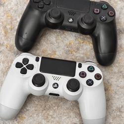 2 PS4 Controllers 