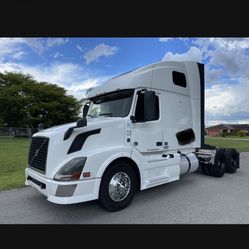2014 Volvo Vnl $31.500 Obo