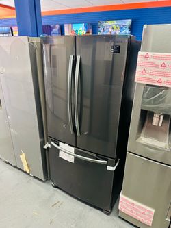32” Samsung Refrigerator 18Cu With Ice Maker