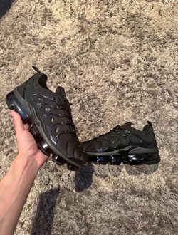 Nike vapormax plus air triple black vapormaxes Nike
