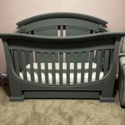 Baby Crib/Toddler Bed w/Assembly Instructions + Mattress 