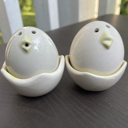 Rooster And Hen Salt And Pepper Shakers