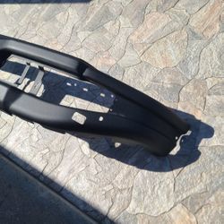 2025-2026 SILVERADO ZR2 / GMC SIERRA AT4 2500,3500 FRONT BUMPER GENUINE USED OEM.  L