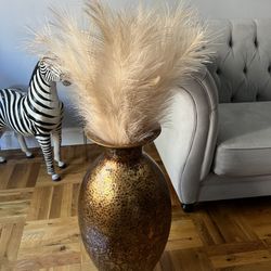 Vase With Feathers