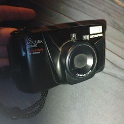 Vintage Olympus Accura Zoom 80 35mm Point & Shoot Camera 38-80mm Zoom Lens