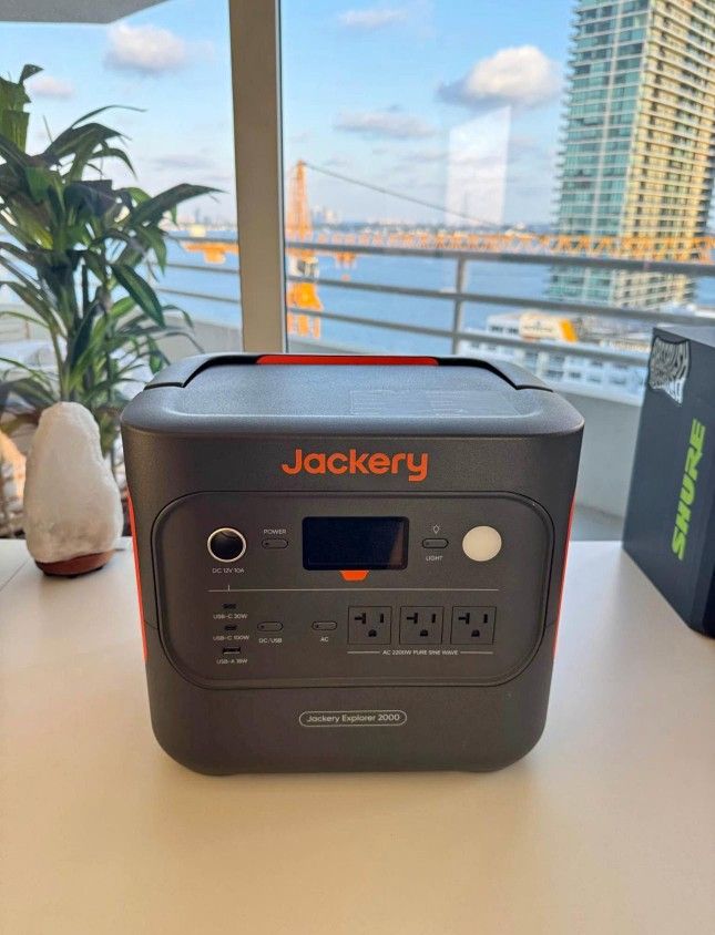 Jackery Explorer 2000 v2 Portable Power Station 