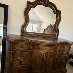 Pulaski Dresser With Mirror