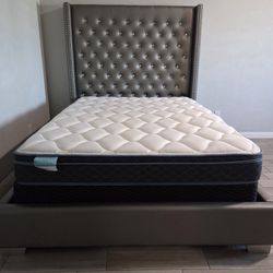 Beautiful Queen Bed. Used, in great condition. 

Queen Bed Frame With Mattress and Box Spring 

$425