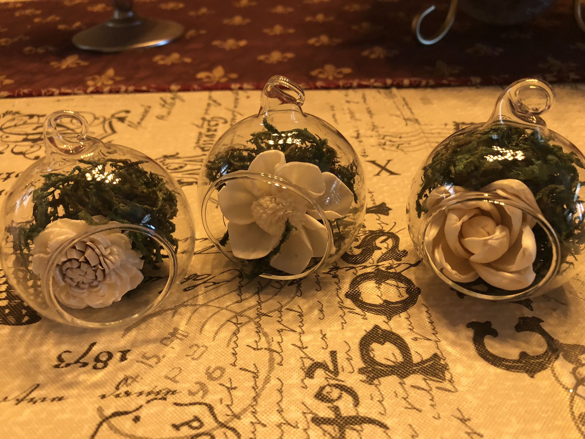 Wedding Decor: Glass Ornaments With Miss And Sola Wood Flowers