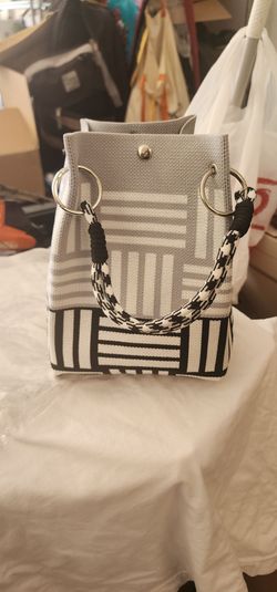 New black and white tote