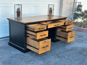 Executive Desk - 7 Drawers