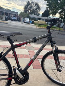 Trek 820 mountain bike (read description)