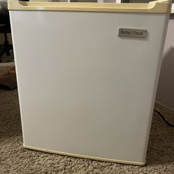 Arctic Fresh Mini Fridge