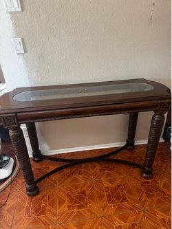 Entrance table