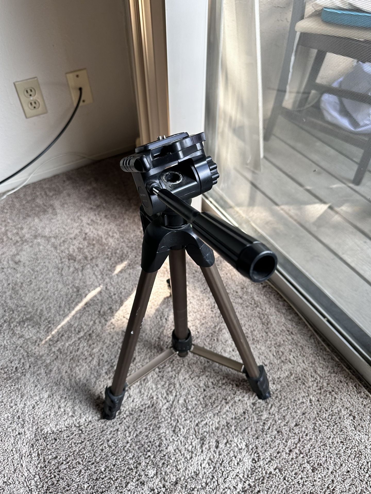 Dynex Tripod DXTRP60 for Sale in Davis, CA OfferUp