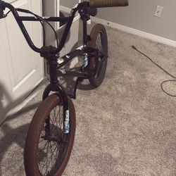 Black Mongoose Bike Missing Left Pedal