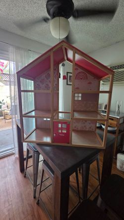 Kids play house