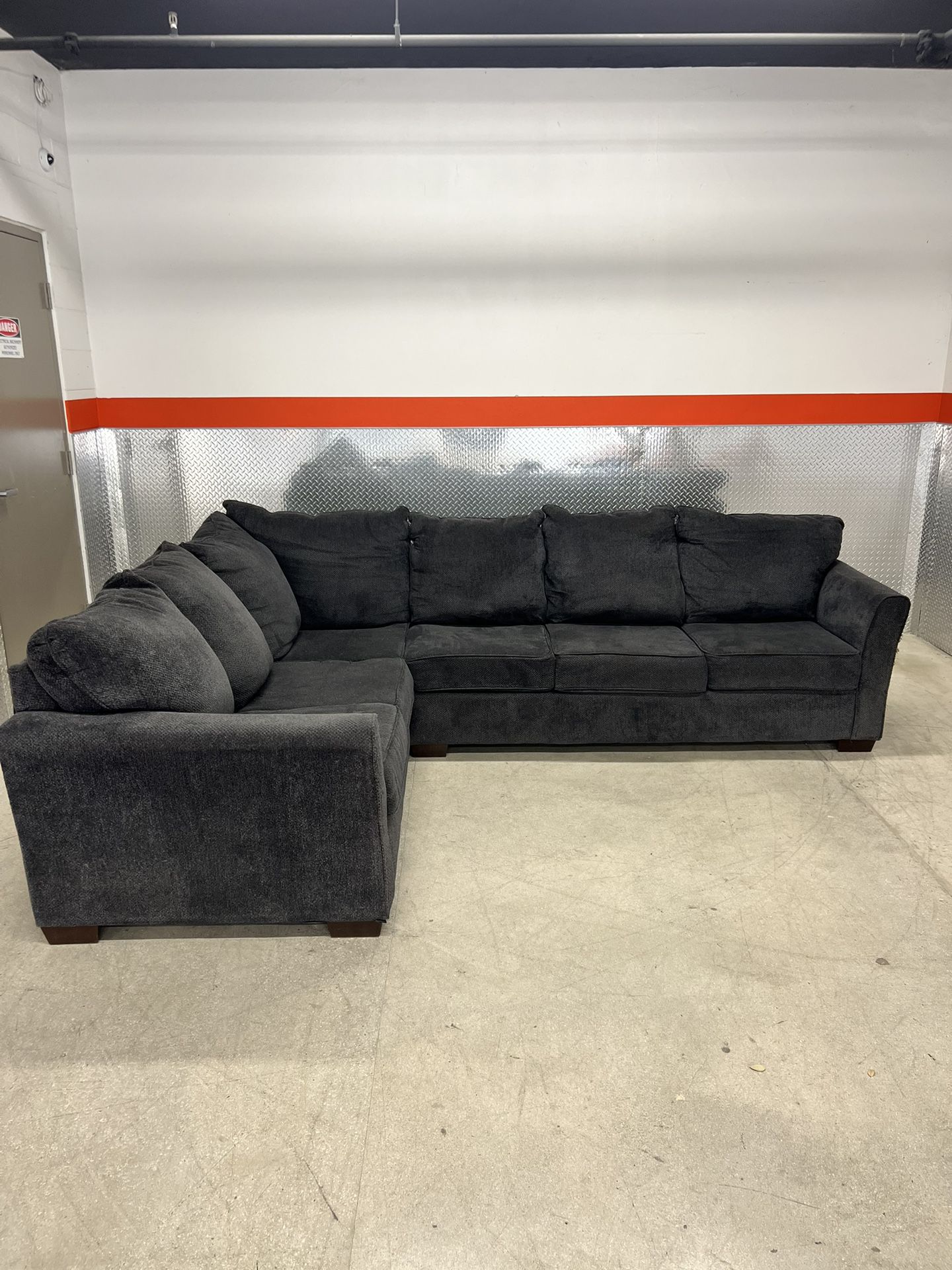 WOW! Gray Sectional Couch ONLY $450 ($2,000 Retail!!) Free Delivery! 🚚