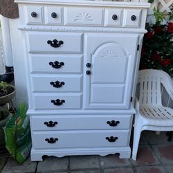 Mueble De Madera Solida En Buenas Condiciones Muy Amplio 