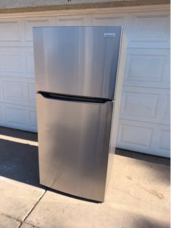 Refrigerator Top Freezer Stainless 60 Day Warranty