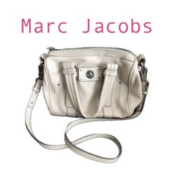 Authentic Marc Jacobs Leather Crossbody Bag (Like New) 