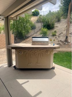 BBQ Island w/Chairs