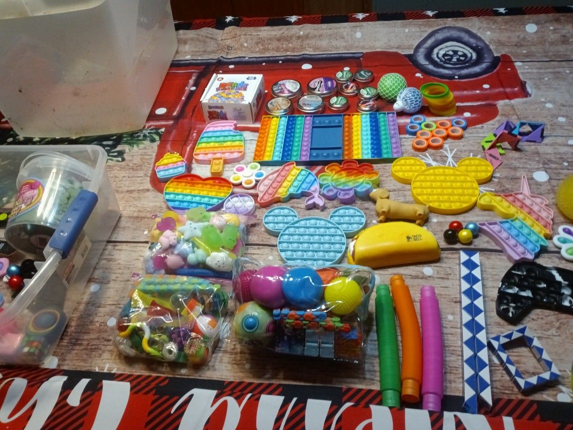 Huge Lot Of Fidget Toys, Spinner And Poppers 