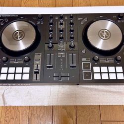 Native Instruments Traktor Kontrol S2 Mk3 DJ Controller