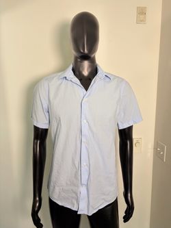 H&M Short Sleeve Button Up Dress Shirt (Light Blue / Men’s Medium)