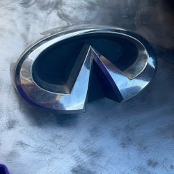 Infiniti Emblem