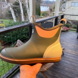 Brand New Xtratuf, women's deck boots, new size W9, EU40