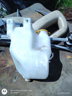 2010 Subaru Outback Wiper Reservoir W/Good Motors