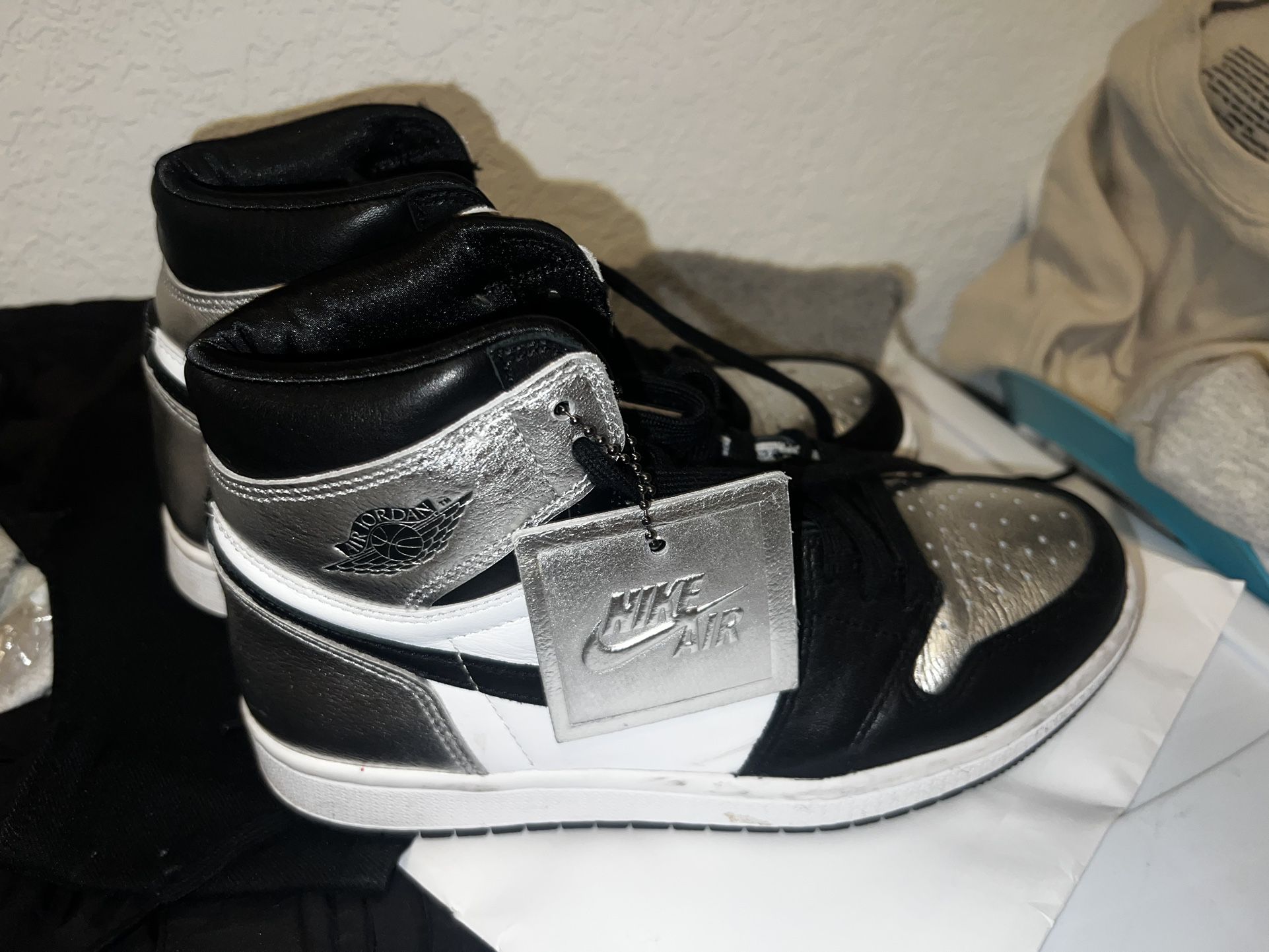Air Jordan 1 'Silver Toe' (W)