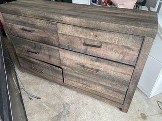 Queen Wooden Dresser With Matching Headborad (not In Picture)