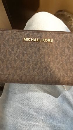 Michael kors clutch