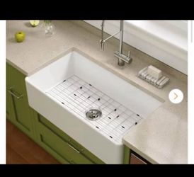 🛠️ DISCOUNTED: Cracked 33” White Fireclay Farmhouse Sink – AS-IS