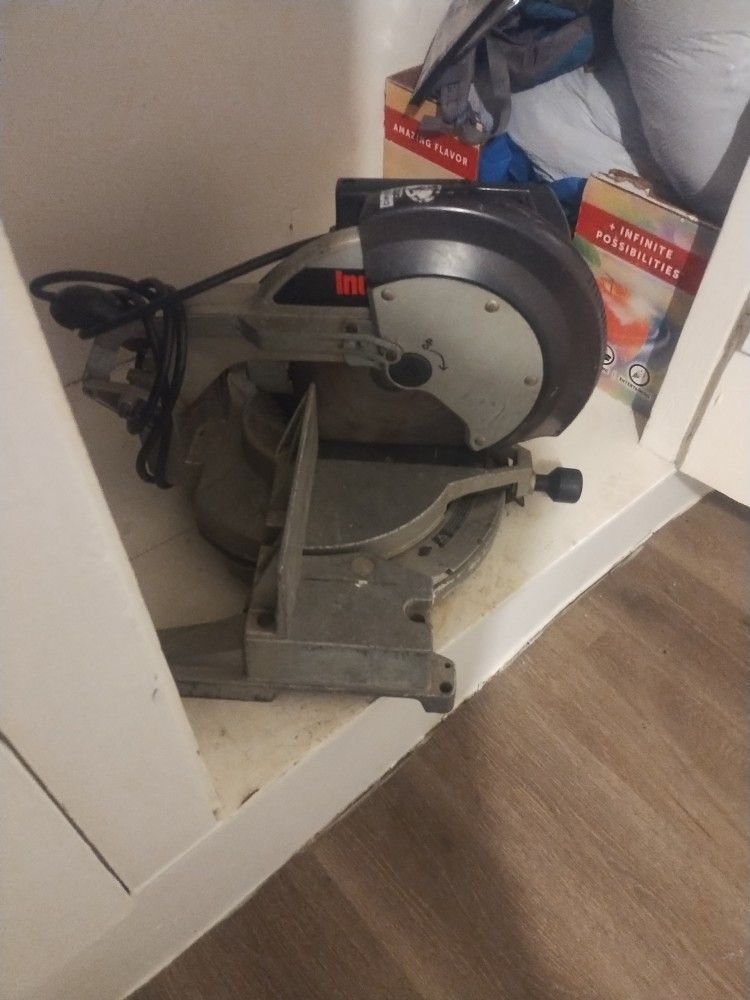 Table Saw Used But Still Cuts Good