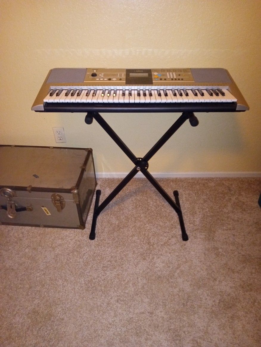 Yamaha Electronic Keyboard, Like New