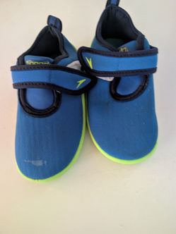 Toddler water shoes, Speedo size medium