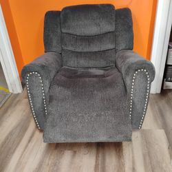 Recliner chair at a good price, very good quality, gray color